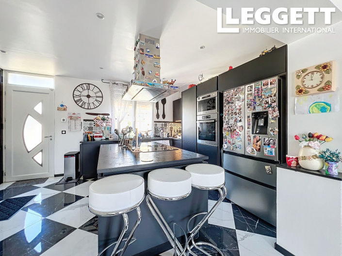 Image No.6-3 Bed House for sale