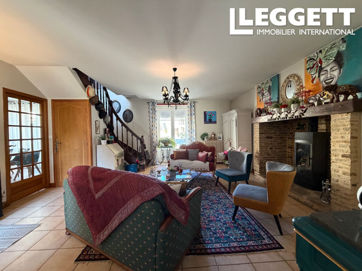 Image No.6-8 Bed House for sale