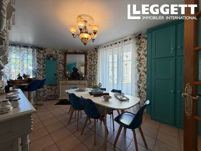 Image No.8-8 Bed House for sale