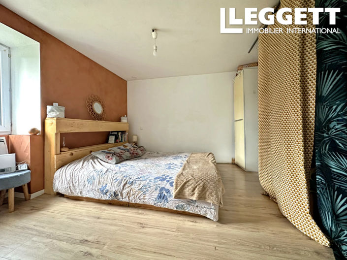 Image No.10-6 Bed House for sale