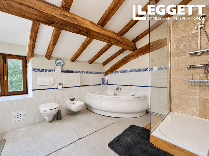 Image No.8-16 Bed House for sale
