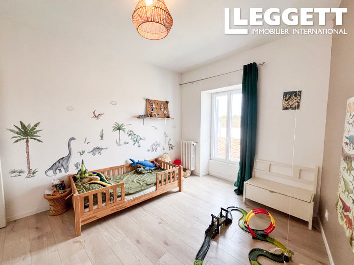 Image No.7-5 Bed House for sale