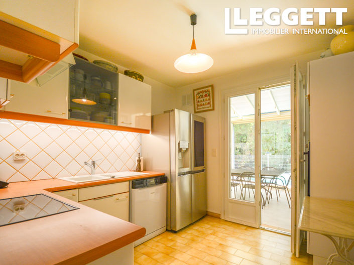 Image No.8-4 Bed House for sale