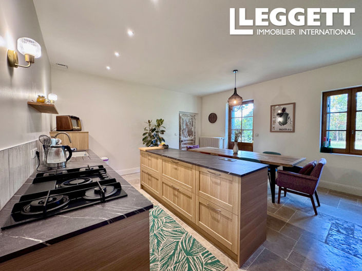 Image No.2-4 Bed House for sale
