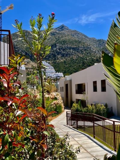 Image No.28-3 Bed Townhouse for sale