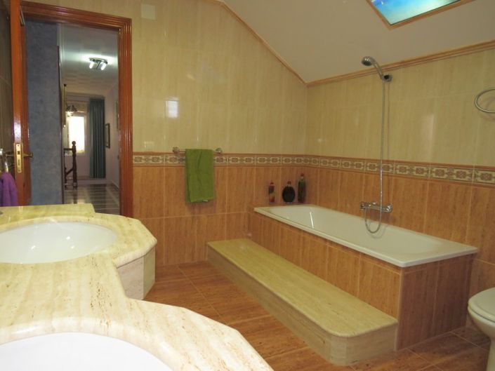 Image No.18-5 Bed Villa for sale