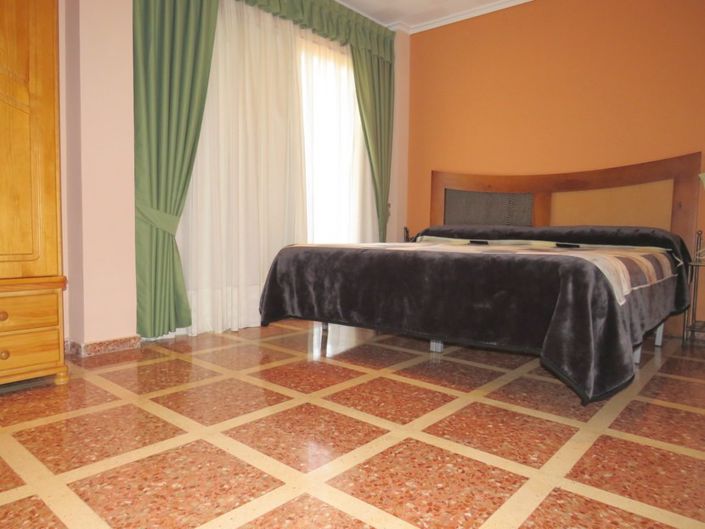 Image No.8-5 Bed Villa for sale