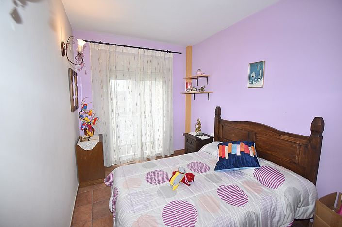 Image No.17-5 Bed Townhouse for sale