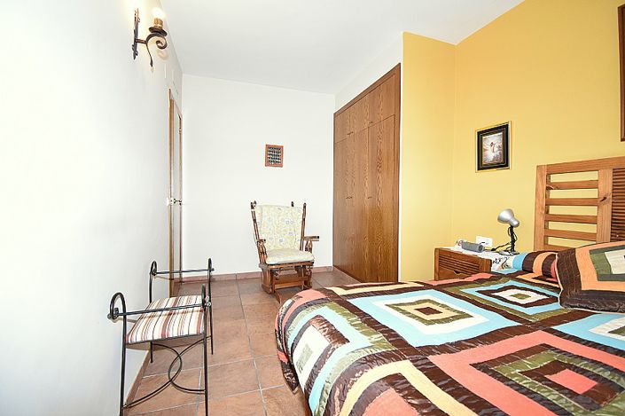 Image No.20-5 Bed Townhouse for sale