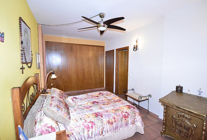 Image No.24-5 Bed Townhouse for sale