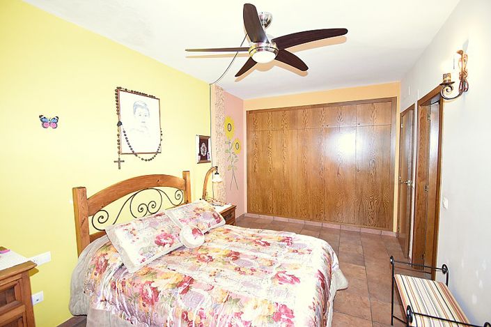 Image No.25-5 Bed Townhouse for sale