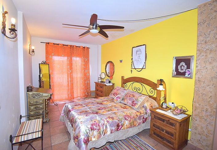 Image No.26-5 Bed Townhouse for sale