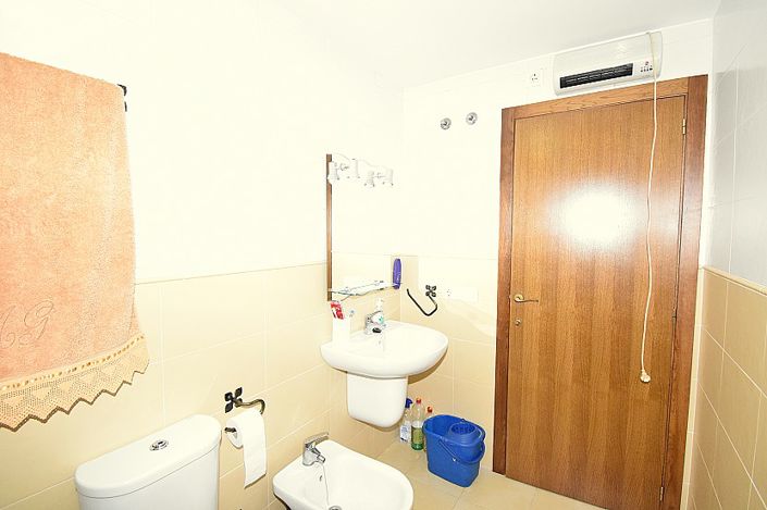 Image No.28-5 Bed Townhouse for sale