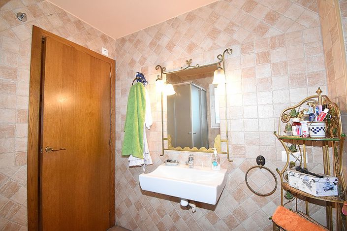 Image No.30-5 Bed Townhouse for sale