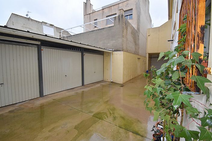 Image No.37-5 Bed Townhouse for sale