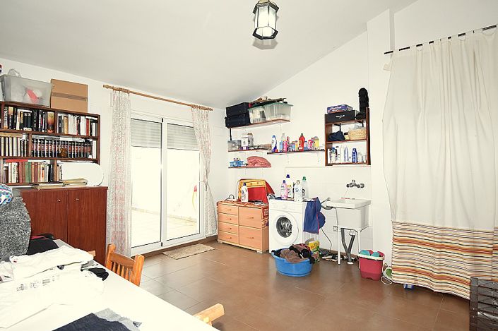 Image No.6-5 Bed Townhouse for sale