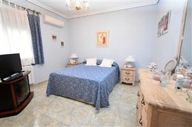 Image No.6-Villa de 4 chambres à vendre à La Pobla de Vallbona