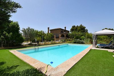 1 - Macastre, Villa