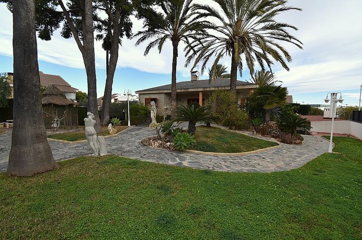 Image No.1-4 Bed Villa for sale