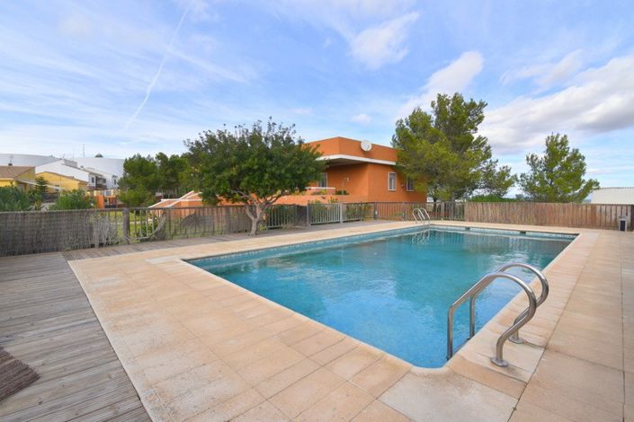 Image No.1-3 Bed Villa for sale