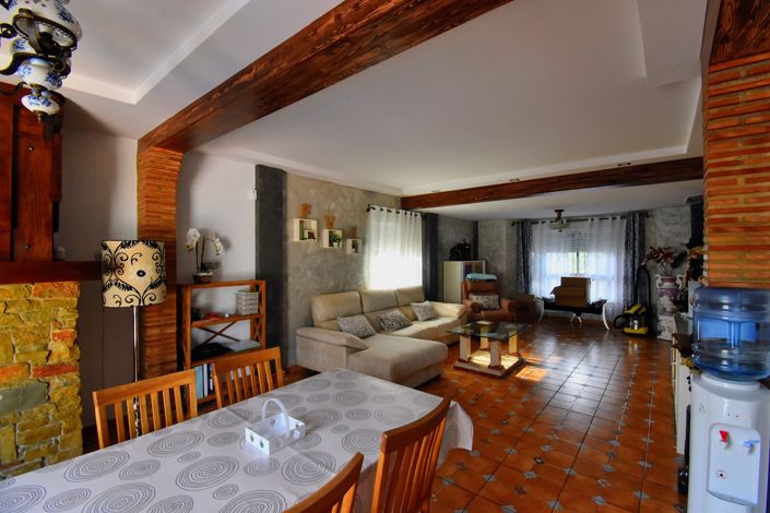 Image No.10-4 Bed Townhouse for sale