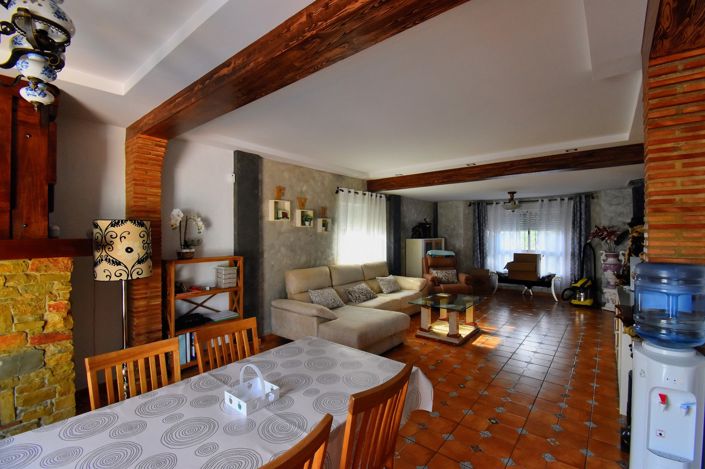 Image No.10-4 Bed Townhouse for sale