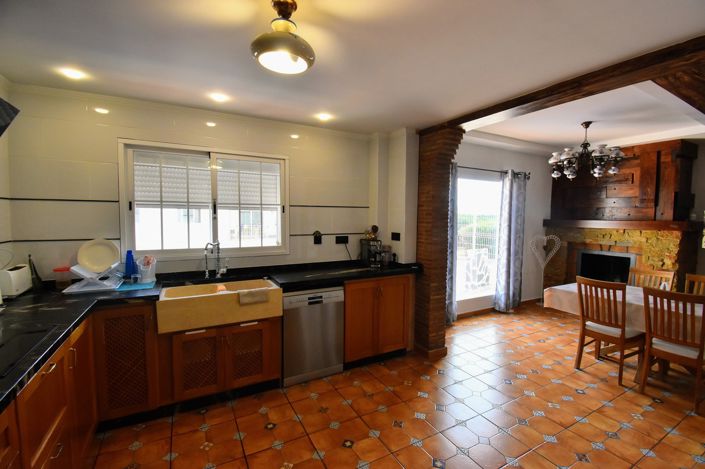 Image No.11-4 Bed Townhouse for sale