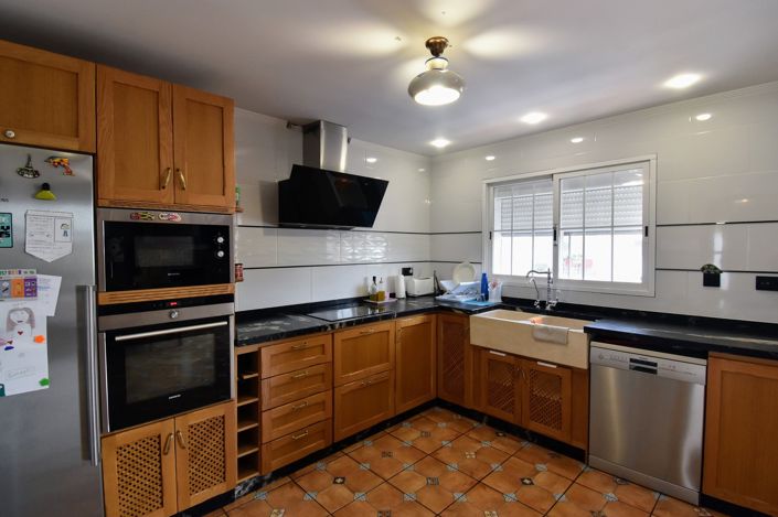 Image No.12-4 Bed Townhouse for sale