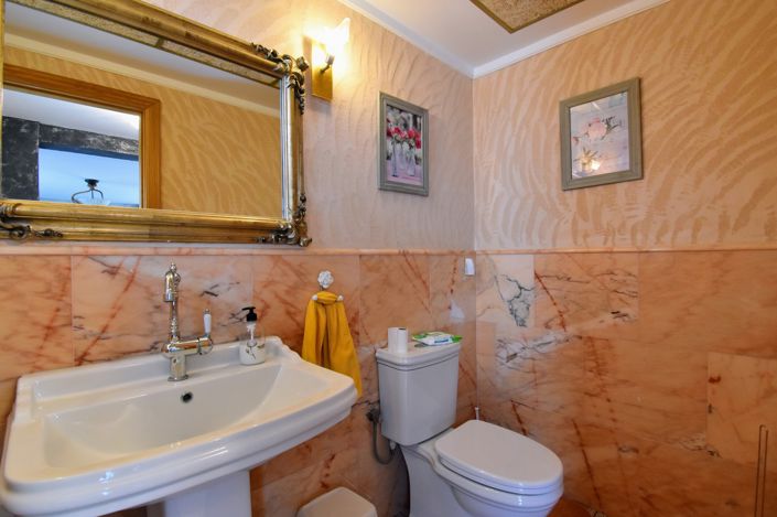 Image No.13-4 Bed Townhouse for sale