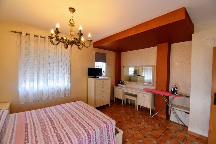 Image No.16-4 Bed Townhouse for sale