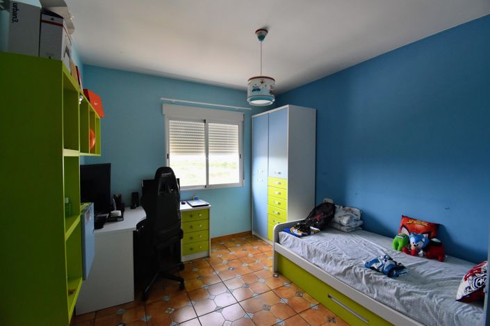 Image No.17-4 Bed Townhouse for sale