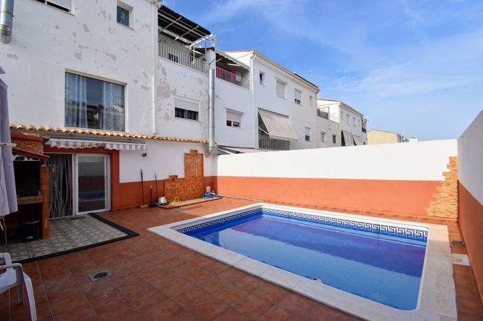 Image No.26-4 Bed Townhouse for sale