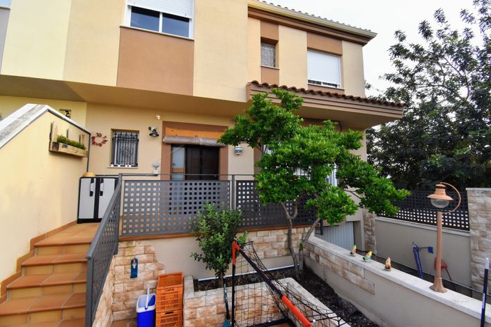 Image No.5-4 Bed Townhouse for sale