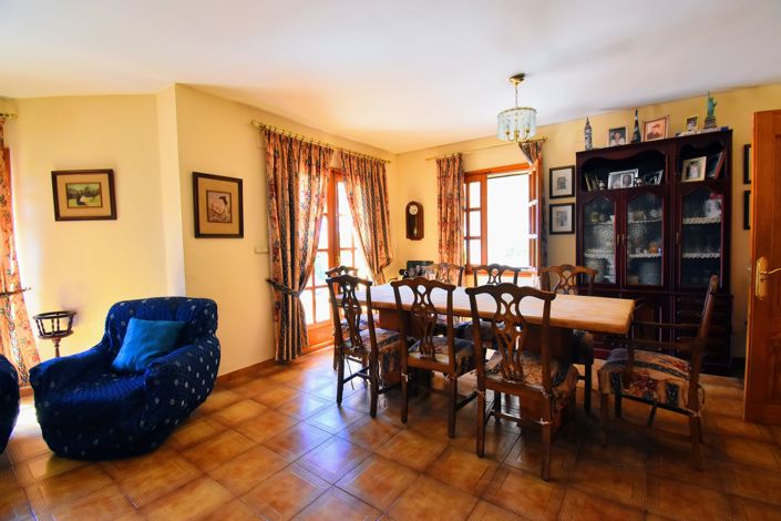 Image No.10-7 Bed Villa for sale