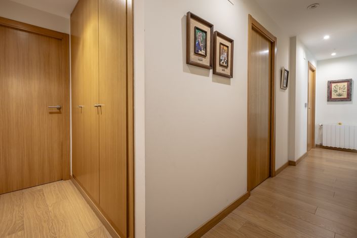 Image No.21-4 Bed Townhouse for sale