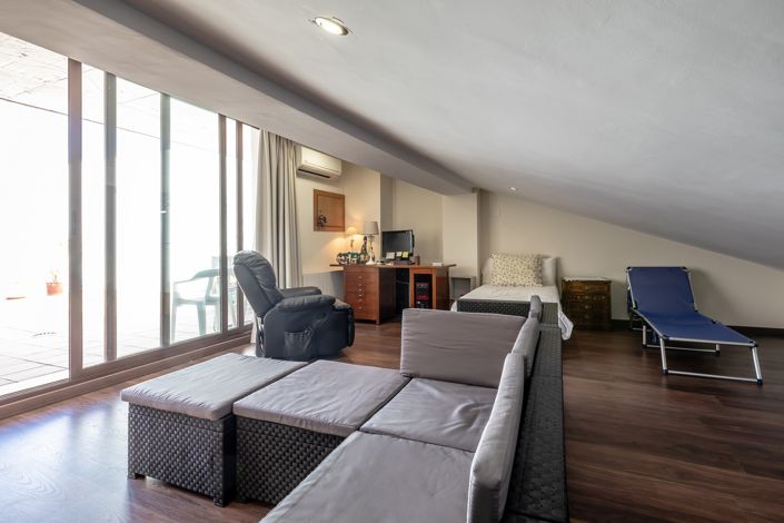 Image No.29-4 Bed Townhouse for sale