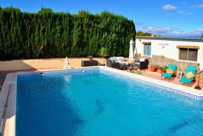 Image No.2-6 Bed Villa for sale