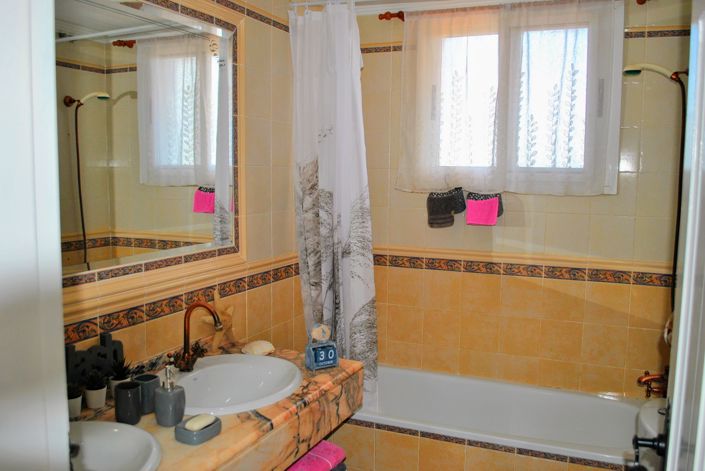 Image No.7-6 Bed Villa for sale