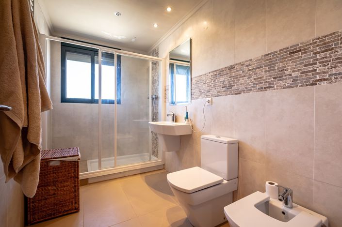 Image No.17-5 Bed Villa for sale