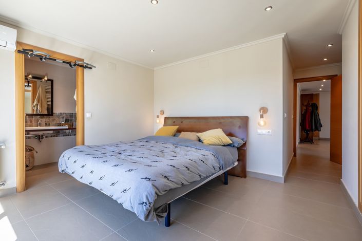 Image No.3-5 Bed Villa for sale