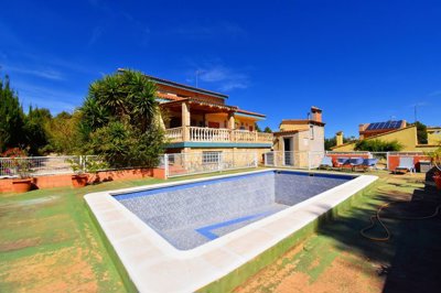 5 Bed Villa for sale