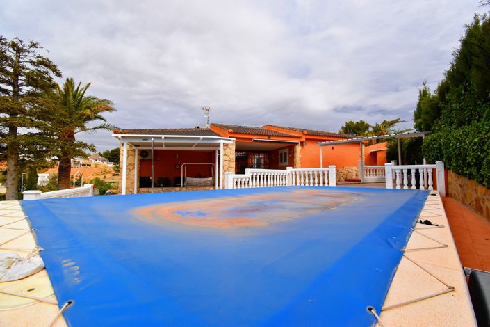 Image No.1-4 Bed Villa for sale