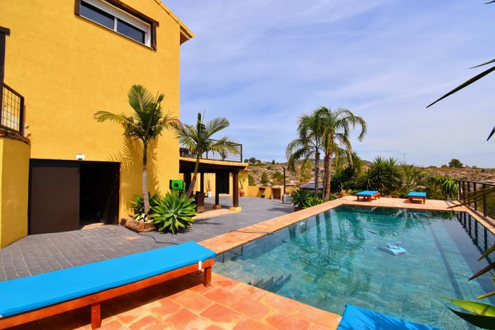 Image No.1-3 Bed Villa for sale