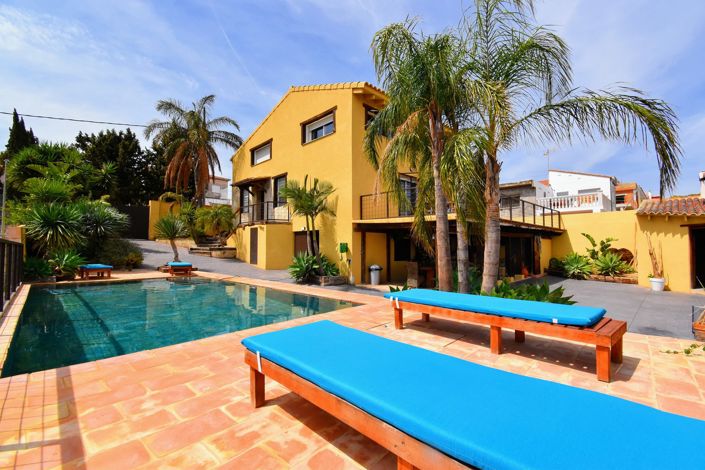 Image No.2-3 Bed Villa for sale