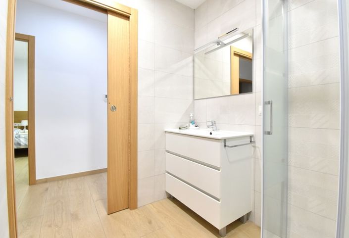 Image No.12-3 Bed Property for sale