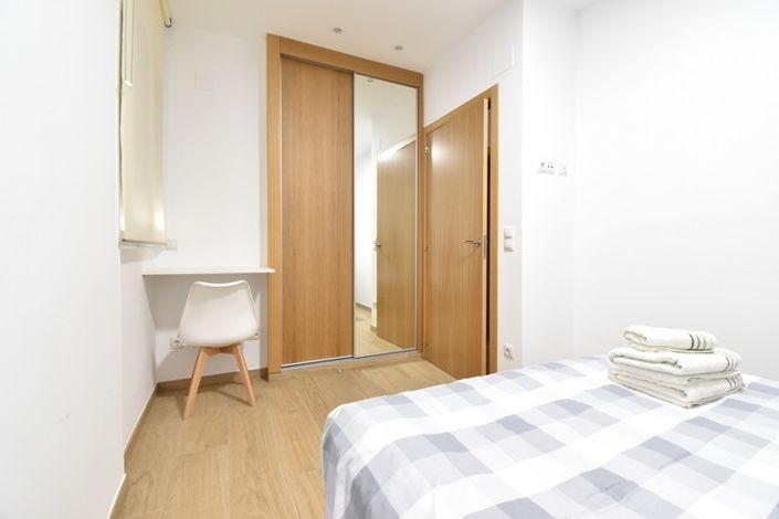 Image No.17-3 Bed Property for sale