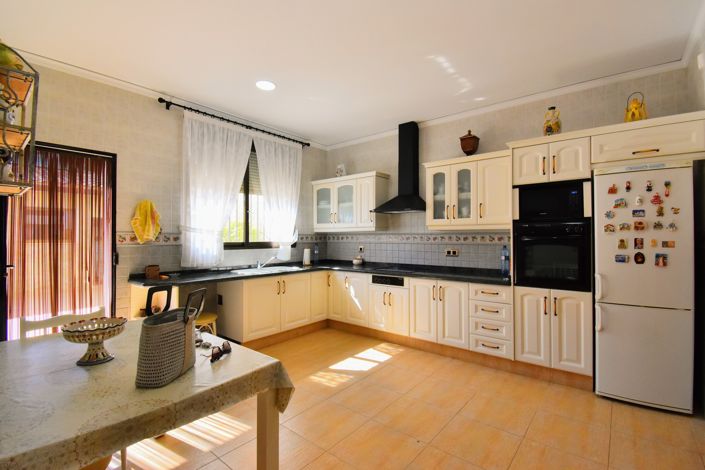 Image No.10-6 Bed Villa for sale