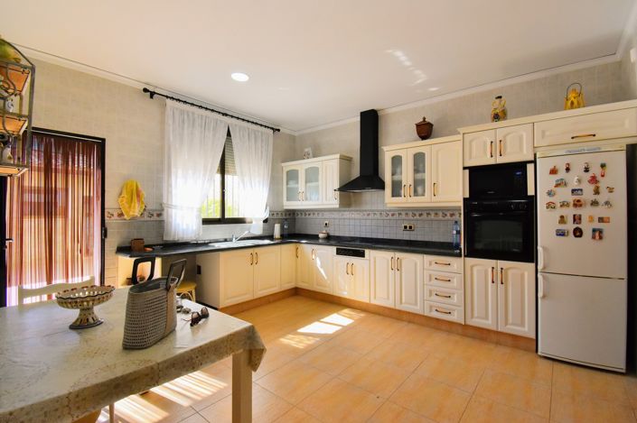 Image No.10-6 Bed Villa for sale