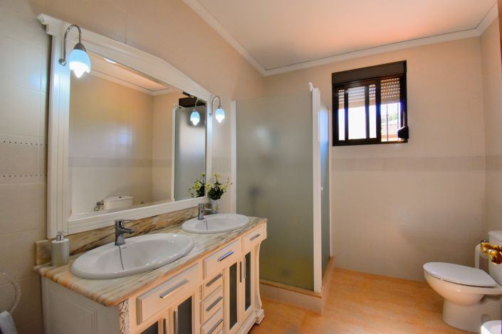 Image No.11-6 Bed Villa for sale