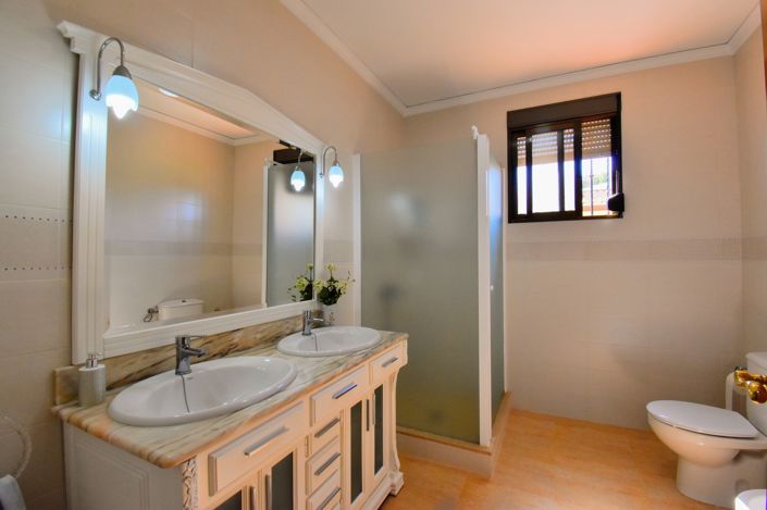 Image No.11-6 Bed Villa for sale